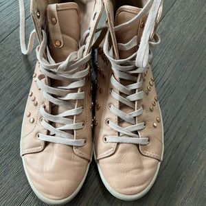 Pull&Bear shoe Euro size 38 or size 7 US. Light pink w rose gold studs.